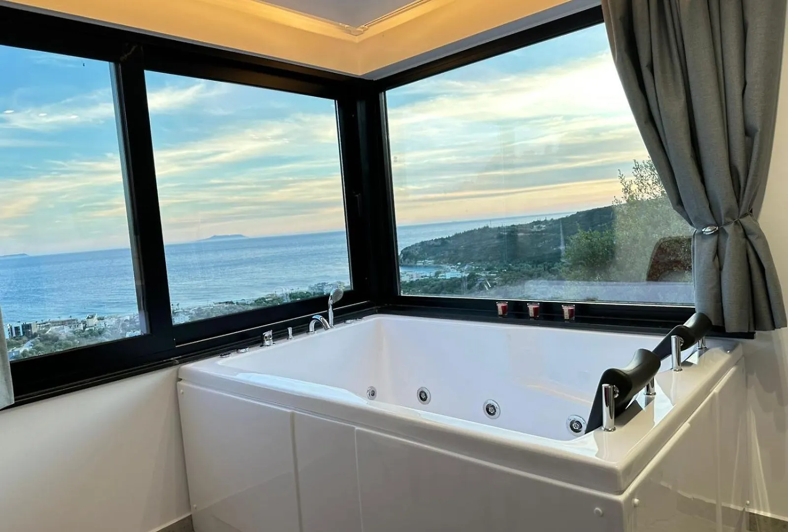 Wait 'N Sea Hotel Himare Albania
