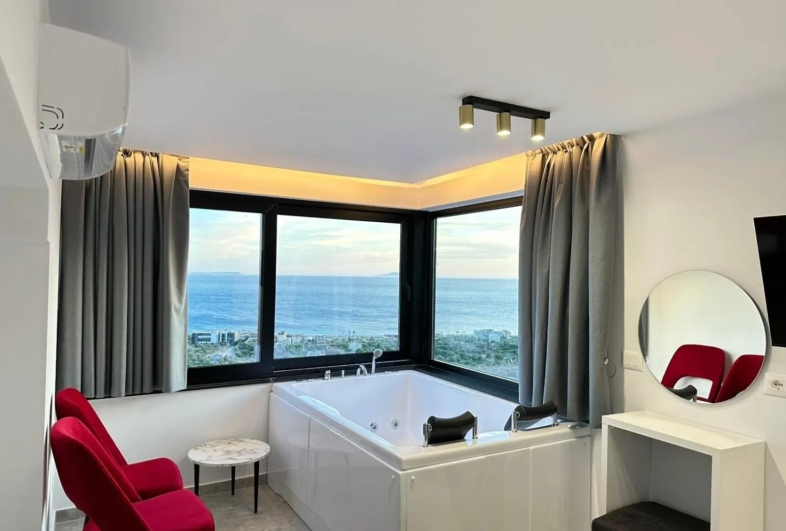 ****  Wait 'N Sea Hotel Himare Albania