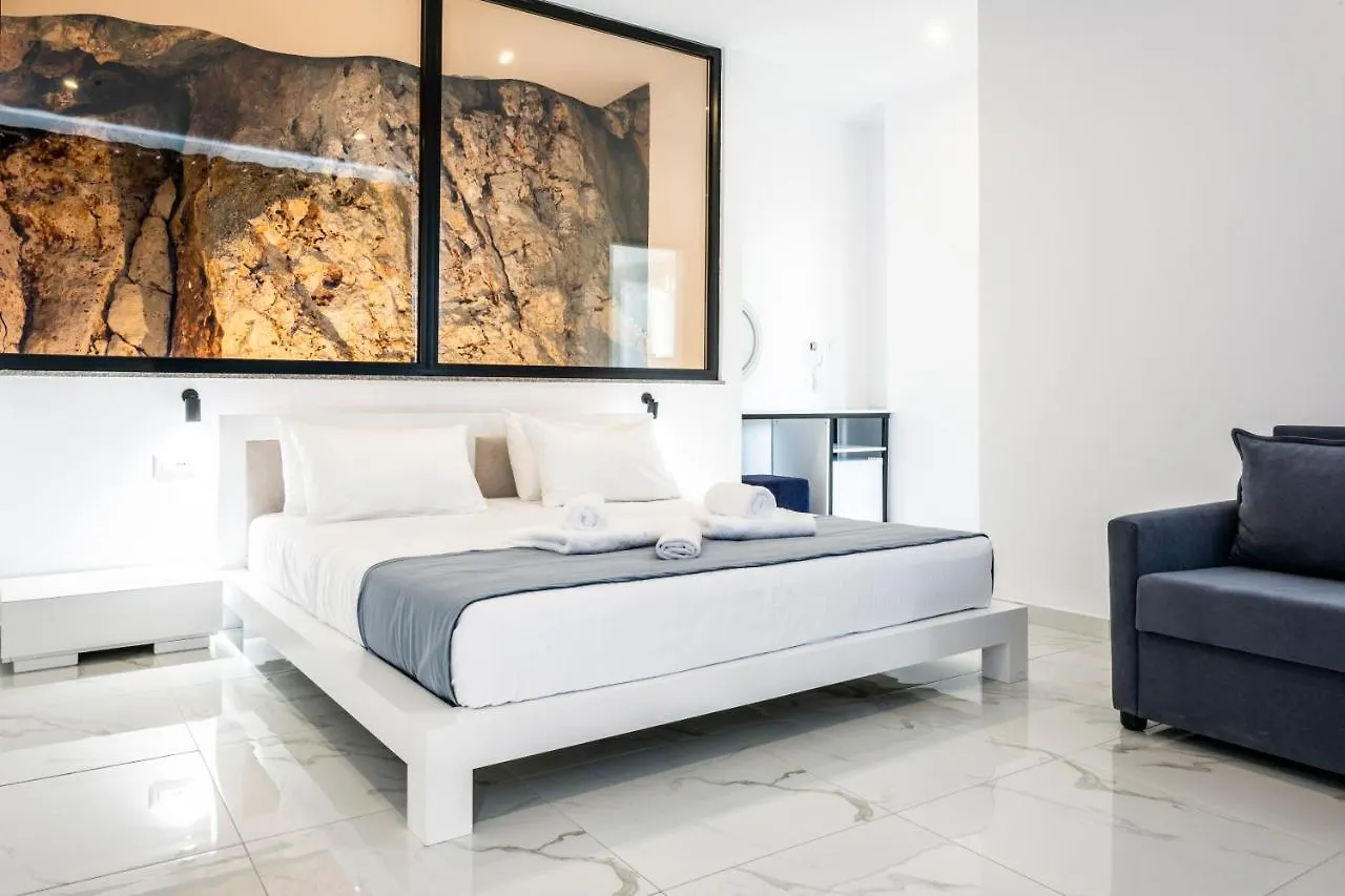 ****  Hotel Wait 'N Sea Himara Albania