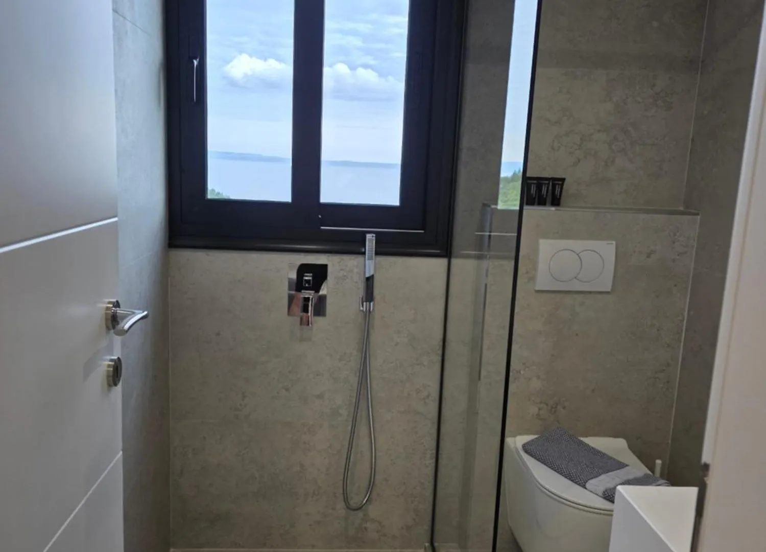 ****  Wait 'N Sea Hotel Himare Albania