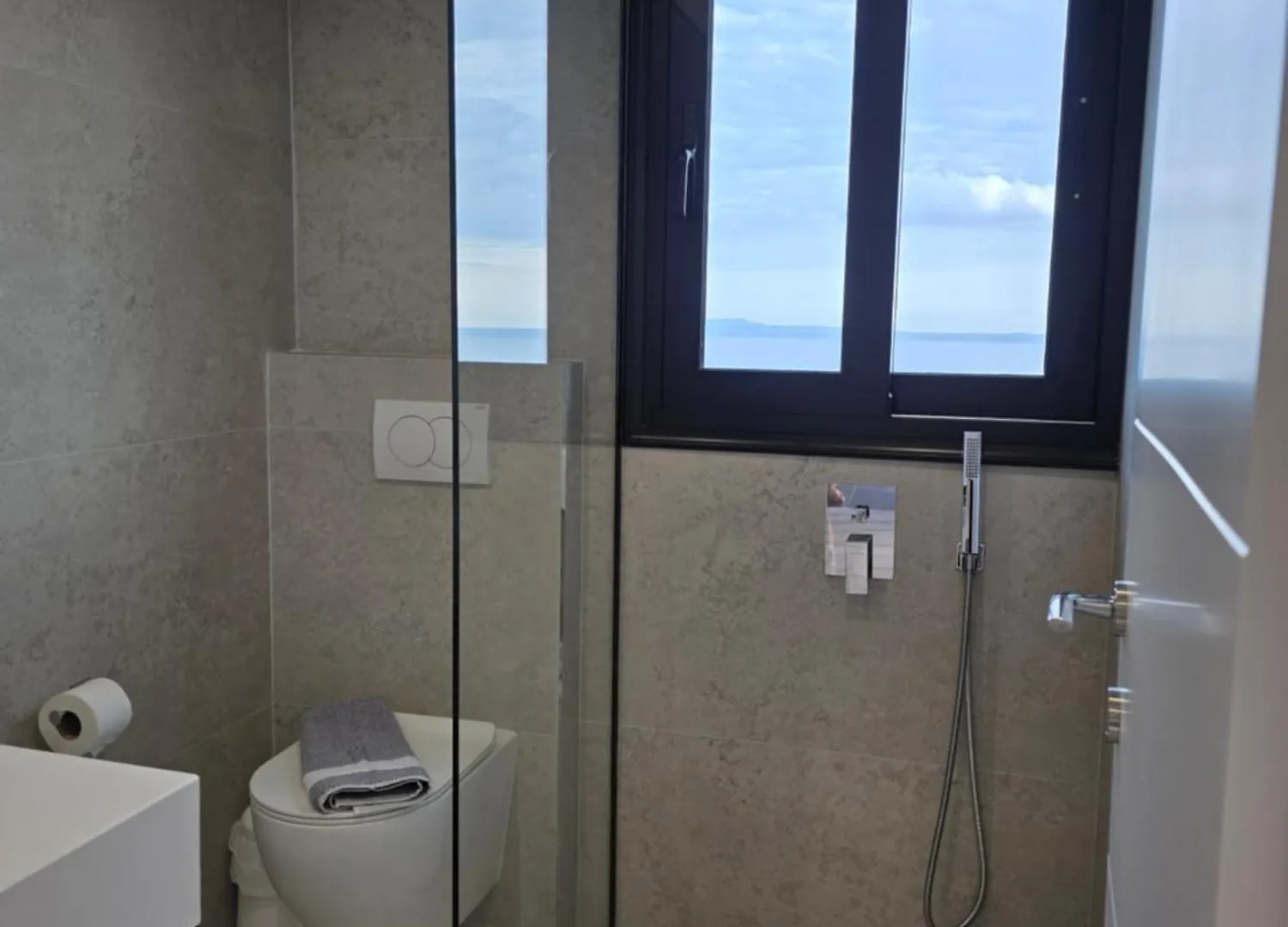 ****  Wait 'N Sea Hotel Himare Albânia